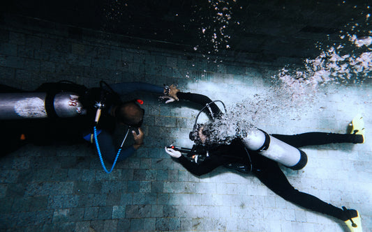 PADI scuba diving course certification in Bali with a dive instructor in clear water